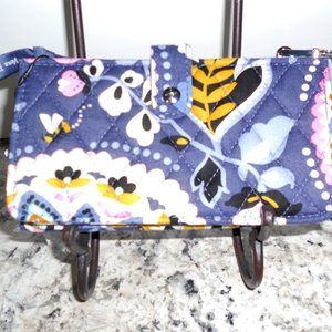 NWT Vera Bradley RFID Smartphone Wristlet Charmont Meadow Great Gift